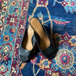 Aerosols black leather sandals